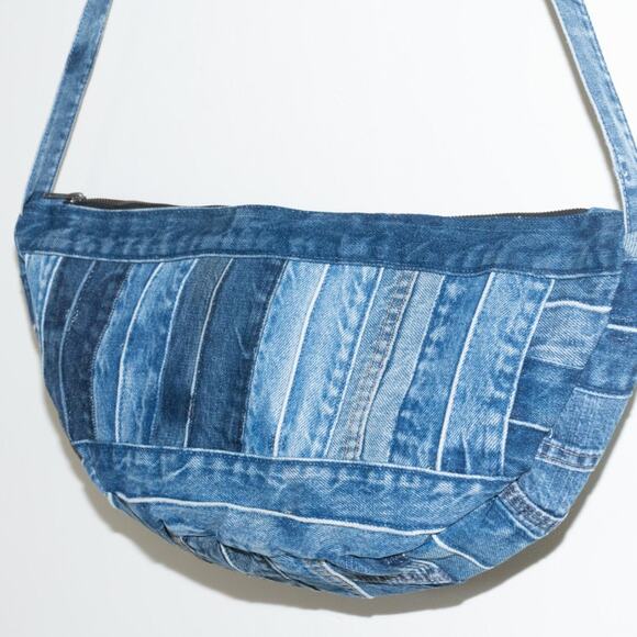 Upcycled carhartt messenger bag / crossbody bag - Picture 5 of 8